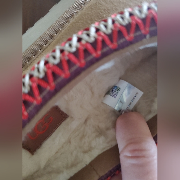 π²π UGG Tazz Slippers Woman's size 9 w/ Stanley Mistletoe Twist Quencher! π²π - Picture 3 of 12